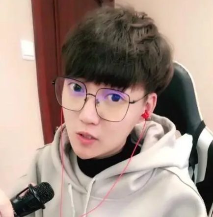 《抖音》把一首歌变成铁饭碗梗的意思介绍